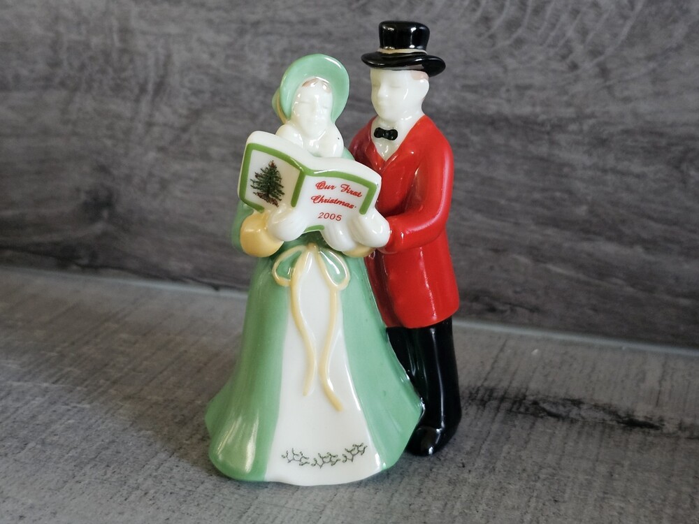 Spode Figurine Victorian Couple Caroling Our 1st Christmas 2005 G3c Read Details